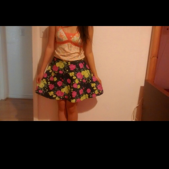 (Only 1 left) Floral Skater skirt - Picture 3 of 4