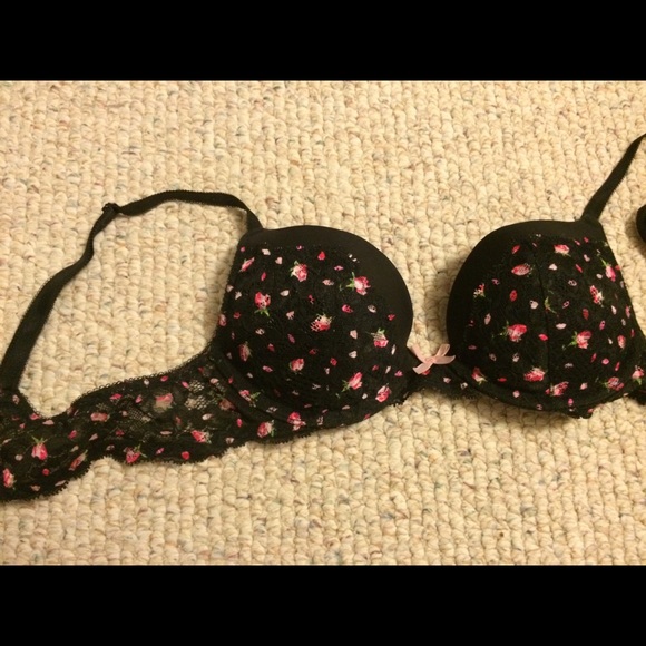 Black floral bra. 34a victoria secret