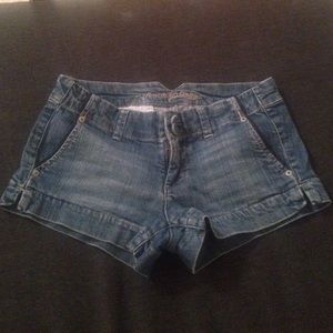 Flat pocket denim shorty shorts