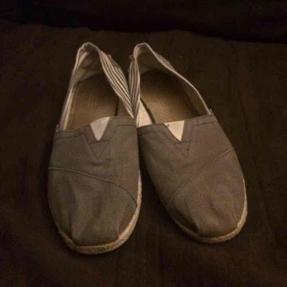 Gray toms