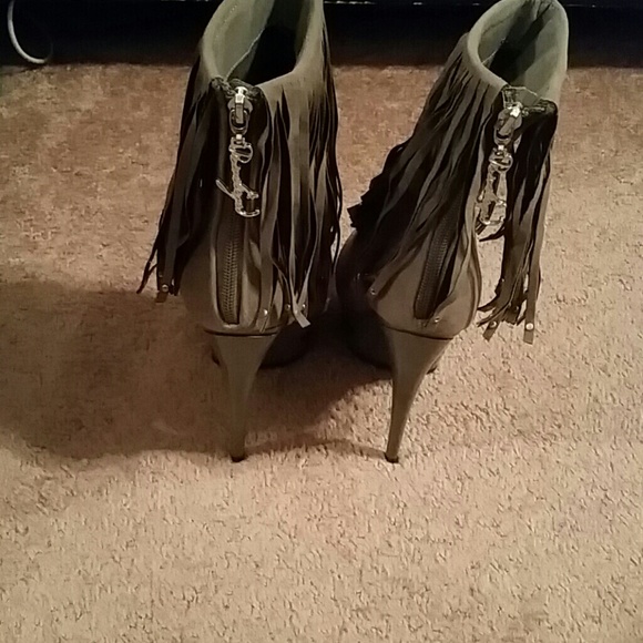 Shoes - Picture 2 of 3