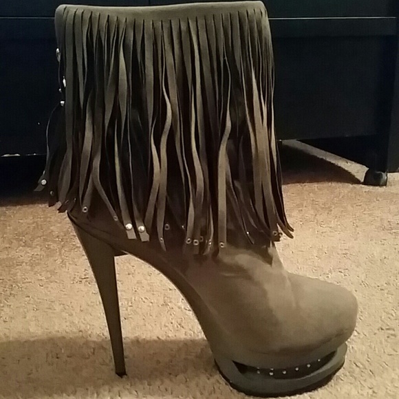 Shoes - Picture 3 of 3