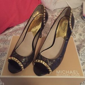 Michael kors ELLE PEEP CHOCLATE.. WORN ONCE