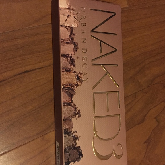 BRAND NEW  AUTHENTIC URBAN DECAY NAKED 3 PALETTE