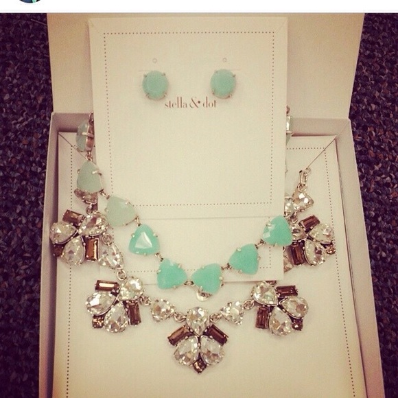 Stella Dot Ombré Aqua Necklace