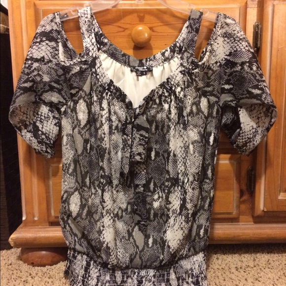Snake skin design shoulder top