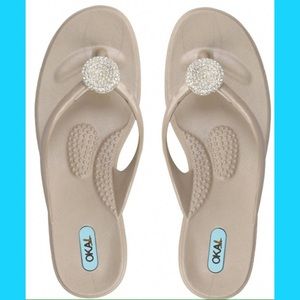 Aged Gold With Crystal Pendant Sandals