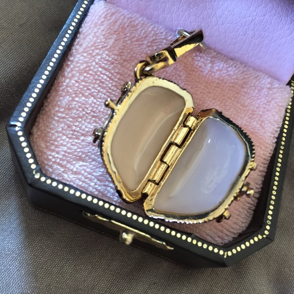 👑✨💖 Juicy Couture 💖✨👑 👜 Gold purse charm✨ - Picture 3 of 4