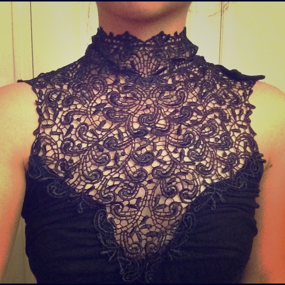 Detailed neck top