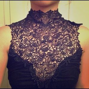 Detailed neck top