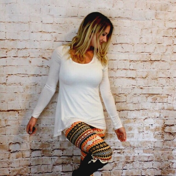 🆕 2 PIECE OUTFIT: White Top & Aztec Leggings - Picture 4 of 4