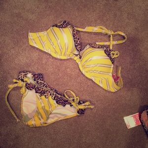 Bombshell Victoria's Secret bikini worn once
