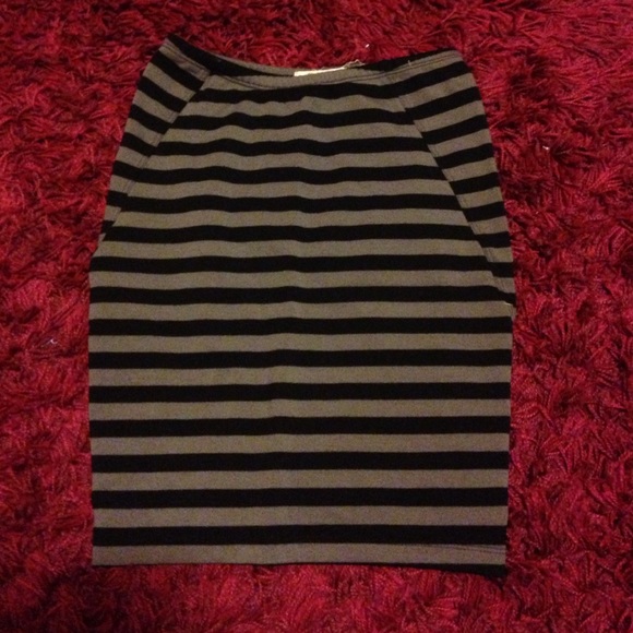 Black and gray stripped pencil skirt