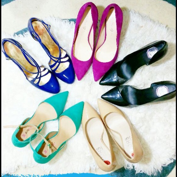 Blue patent leather pumps