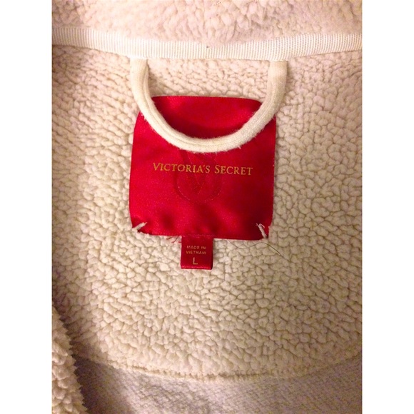 VS Warm Robe 🎀 - Picture 2 of 3