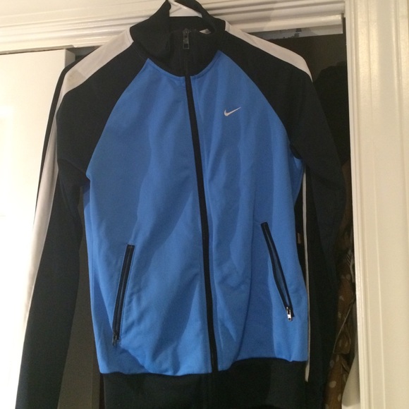Nike light weight Track jacket. Perfect for spring - Picture 1 of 3