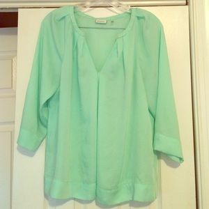 Mint green blouse!