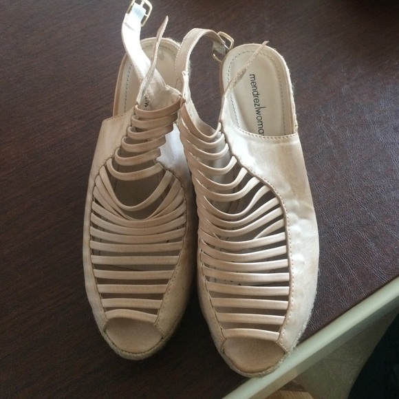 Nude wedge