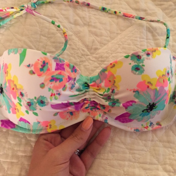 NWOT Victoria's Secret Swim Top - Picture 2 of 4