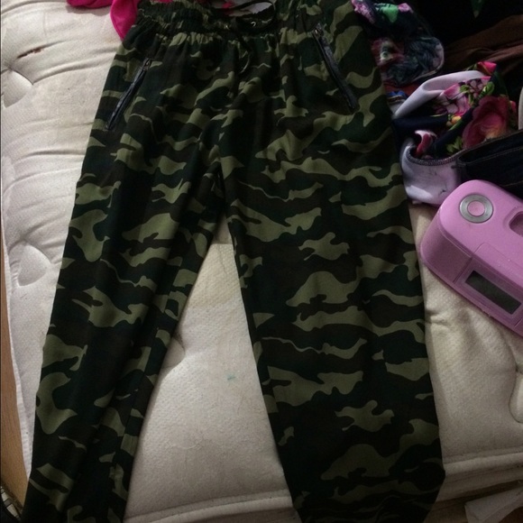 **NEW** Camo joggers