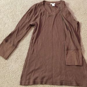 Brown, 3/4 length sleeve shirt