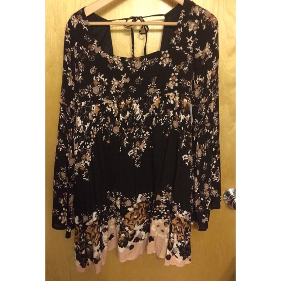 Free People Dresses & Skirts - Free People Floral Bell Sleeve Dress