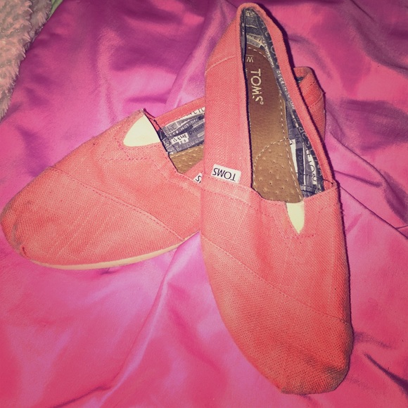 Toms