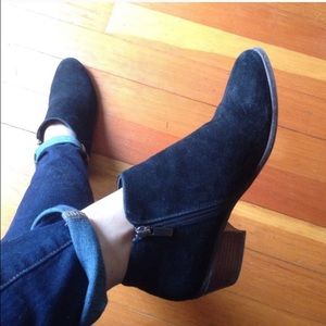 Black crown vintage boots