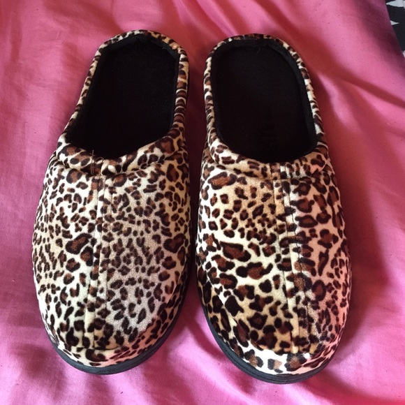 BRAND NEW NEVER WORN slippers