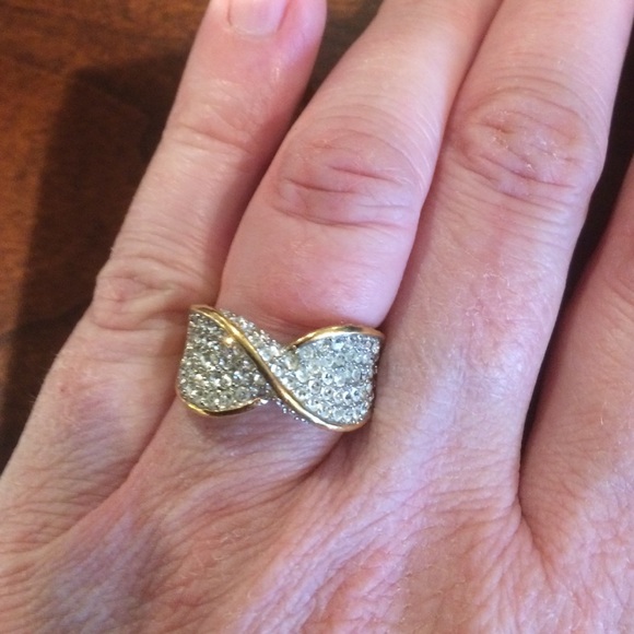 Lia sophia divalicious ring size 7. - Picture 1 of 3
