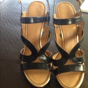 Nine West Sz 10 Brand New black/gold sandals!!!