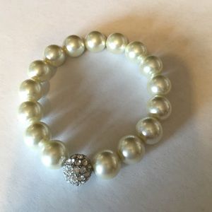 Stella & Dot Stretchy faux Pearl Bracelet