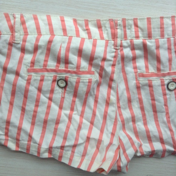 High Rise Striped Shorts - Picture 2 of 4