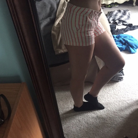 High Rise Striped Shorts - Picture 4 of 4