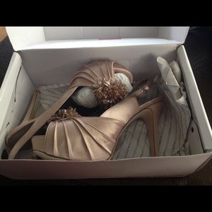 ALDO never worn light pink Sz 10 sexy satin heels