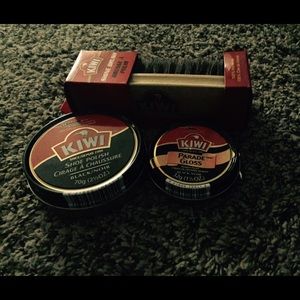 Shoe shining set (includes 10 items)