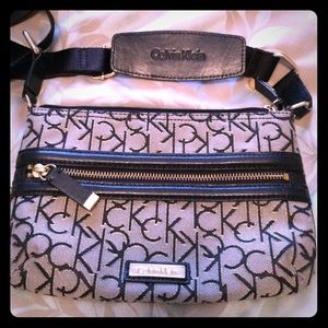 CAlvin Klien body bag adjustable