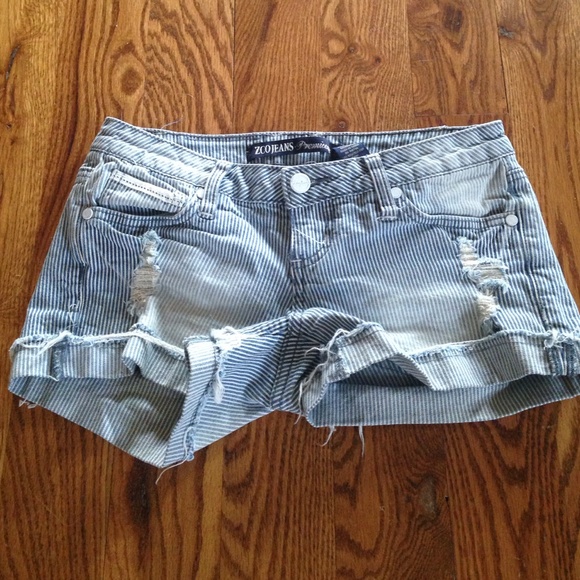 🌟 SALE 🌟Blue striped shorts