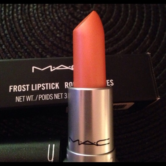 Mac Limited Edition lipstick "VIBRANT O" nwt - Picture 2 of 2