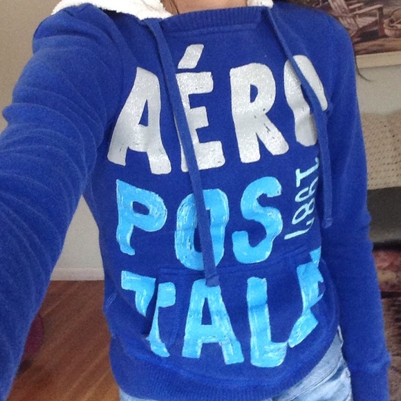 Adorable blue Aeropostale sweatshirt w/ fuzzy hood