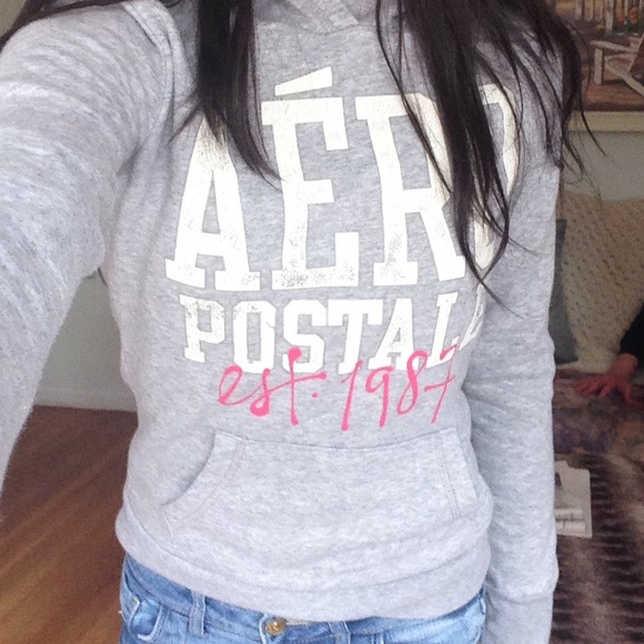 Cute tight Aero grey hoodie!