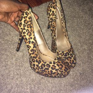 Leopard print heel size 9