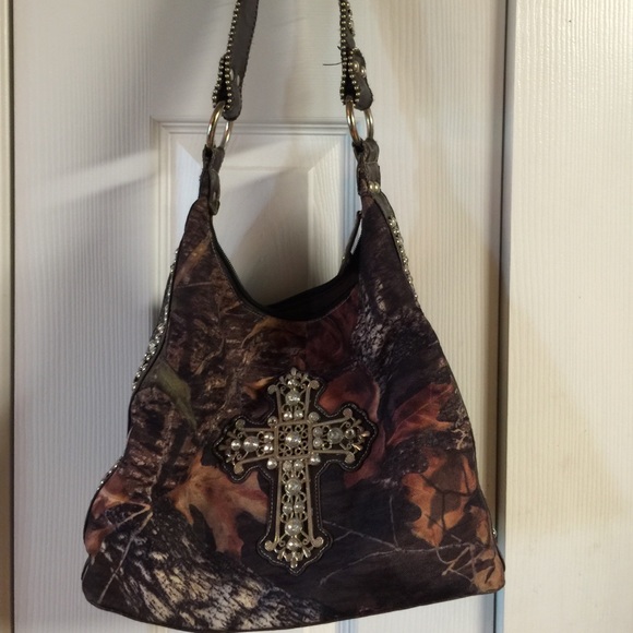 Beautiful camo cross purse