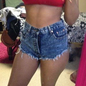 Acid washed high wqist denim shorts!