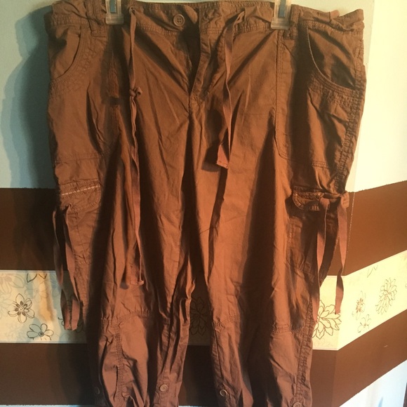 Size 18 cargo capris