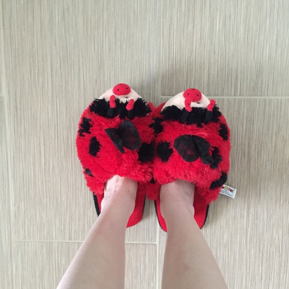 Lady bug pillow pet slippers - Picture 2 of 4