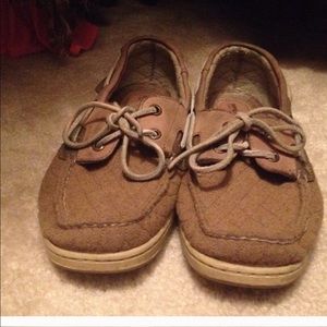2 pair of sperrys
