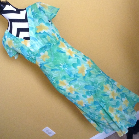 Donated. Great summer dress sz6 100 polyester - Picture 1 of 3