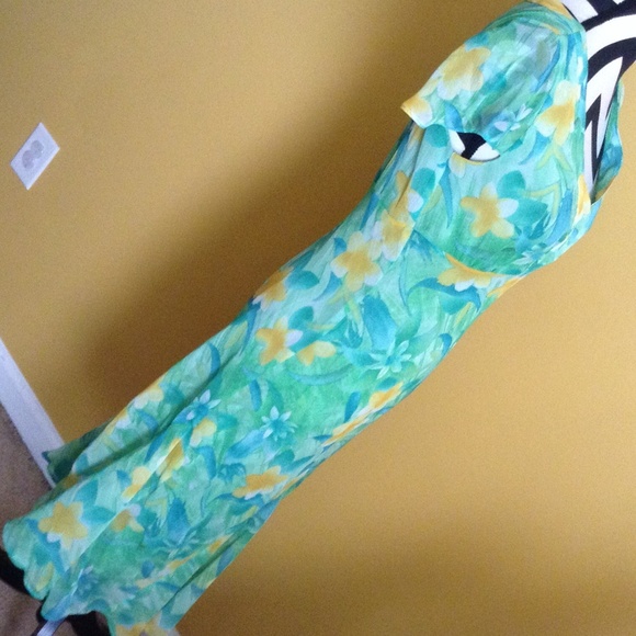 Donated. Great summer dress sz6 100 polyester - Picture 2 of 3