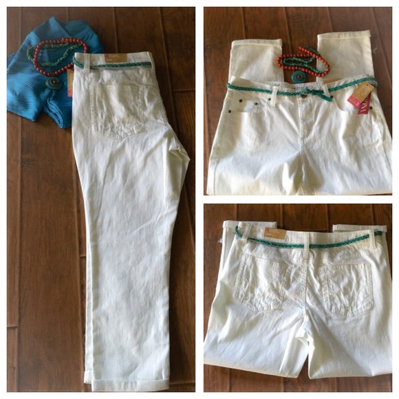 Adorable White Crop Jeans w/belt - Picture 2 of 2